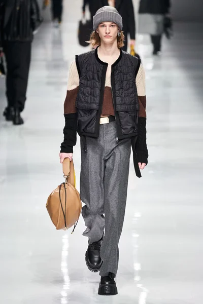 Look 17